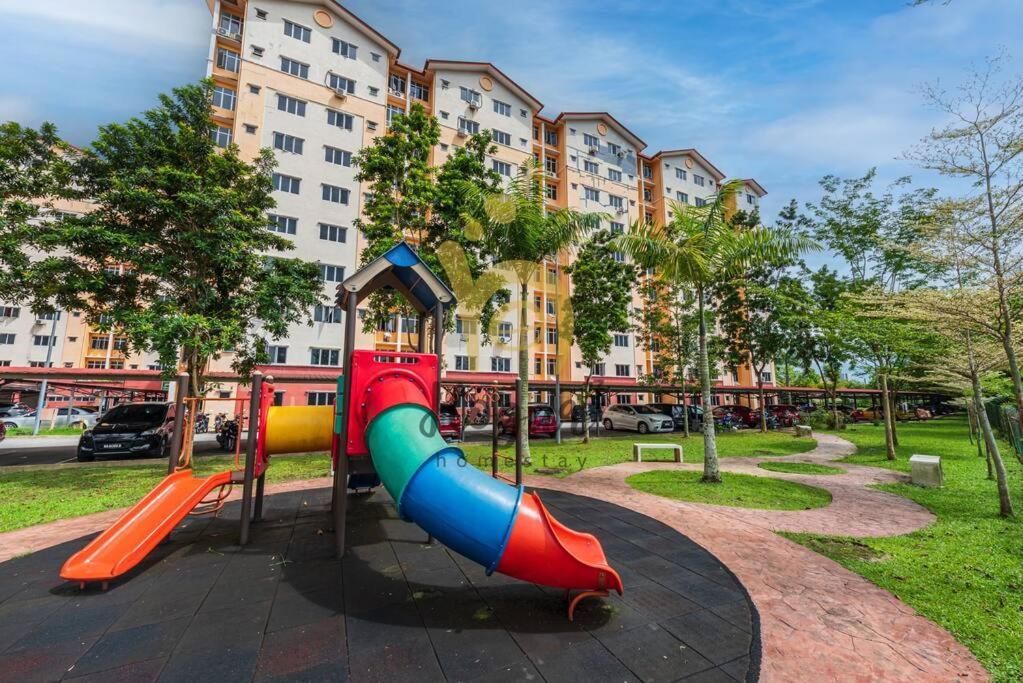 Apartment Bangi #muji Family #netflix 8pax Near Ukm *